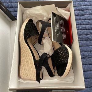 Vionic Black Sandal Size 7